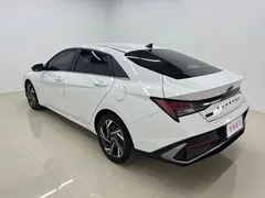 2023 Hyundai Elantra 1.5L CVT LUX Premium, белый — фото 6