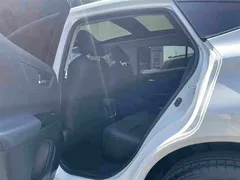 2022 Toyota Venza 2.0L CVT 4WD Ultimate, белый — фото 13