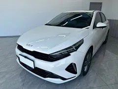 2023 Kia Cerato 1.5L CVT Luxury, белый — фото 1