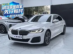 2022 BMW 5 Series 525Li M Sport Package, белый — фото 1