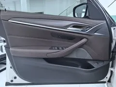 2022 BMW 5 Series 525Li M Sport Package, белый — фото 4