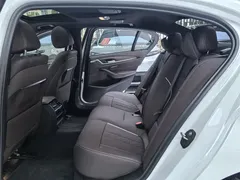 2022 BMW 5 Series 525Li M Sport Package, белый — фото 10