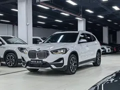 2022 BMW X1 Premium, белый — фото 1