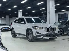 2022 BMW X1 Premium, белый — фото 3