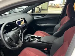 2022 Lexus NX 350h 2WD, белый — фото 16