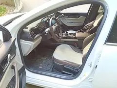 2024 BYD Qin PLUS Honor DM-i PHEV 55km Leading, белый — фото 15