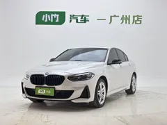 2022 BMW 1 Series 120i M Sport, белый — фото 1