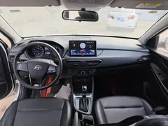 2020 Hyundai Elantra 1.6L AT GL, белый — фото 10