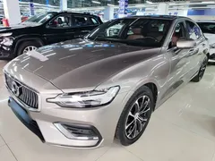 2022 Volvo S60 B4 Luxury — фото 2