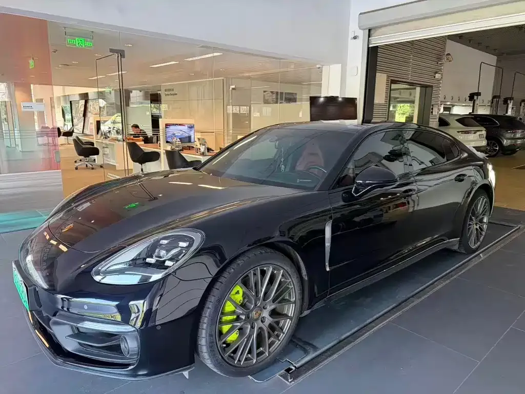 2023 Porsche Panamera 4 E-Hybrid 2.9T Platinum Edition