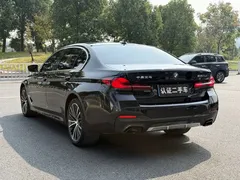 2023 BMW 5 Series 530Li Leading M Sport Package, чёрный — фото 7