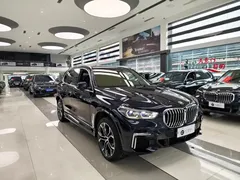 2022 BMW X5 40Li Premium M Sport Package, чёрный — фото 3