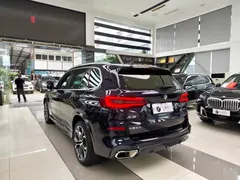 2022 BMW X5 40Li Premium M Sport Package, чёрный — фото 4