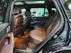 2022 BMW X5 40Li Premium M Sport Package, чёрный — фото 14