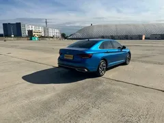2023 Volkswagen Sagitar 280TSI DSG Plus, синий — фото 5