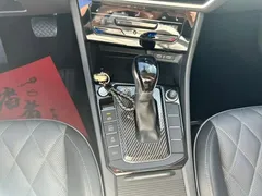 2023 Volkswagen Sagitar 280TSI DSG Plus, синий — фото 17