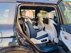 2021 BMW X7 xDrive40i Executive M Sport Package, чёрный — фото 9