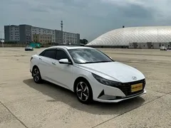 2022 Hyundai Elantra 1.5L CVT LUX Premium, белый — фото 3