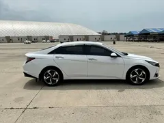 2022 Hyundai Elantra 1.5L CVT LUX Premium, белый — фото 4