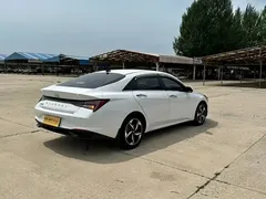 2022 Hyundai Elantra 1.5L CVT LUX Premium, белый — фото 5