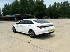 2022 Hyundai Elantra 1.5L CVT LUX Premium, белый — фото 7