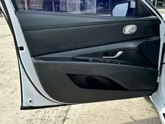 2022 Hyundai Elantra 1.5L CVT LUX Premium, белый — фото 9