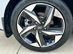 2022 Hyundai Elantra 1.5L CVT LUX Premium, белый — фото 21