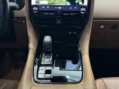 2024 Toyota Alphard 2.5L Hybrid Premium, белый — фото 18