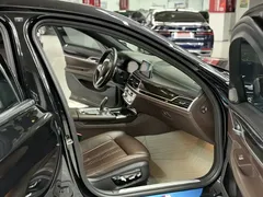 2021 BMW 7 Series 730Li M Sport Package, чёрный — фото 7