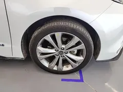 2023 Toyota Sienna 2.5L Hybrid Premium, белый — фото 6