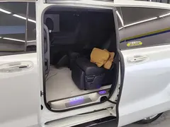 2023 Toyota Sienna 2.5L Hybrid Premium, белый — фото 11