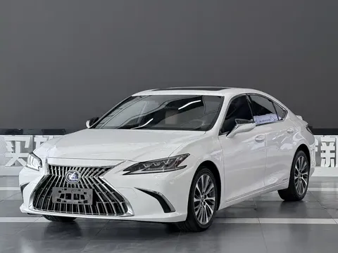 2020 Lexus ES 300h Premium