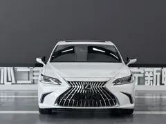 2020 Lexus ES 300h Premium, белый — фото 2