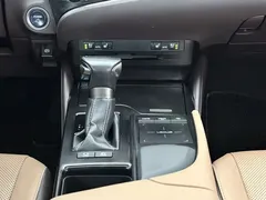 2020 Lexus ES 300h Premium, белый — фото 15