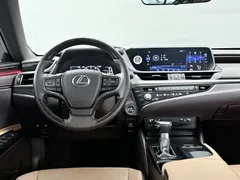 2020 Lexus ES 300h Premium, белый — фото 18