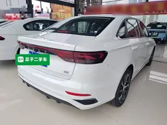 2022 Geely Emgrand 4th Gen 1.5L CVT Premium, белый — фото 7