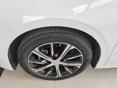 2022 Geely Emgrand 4th Gen 1.5L CVT Premium, белый — фото 23