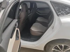 2024 BYD Qin PLUS Honor DM-i PHEV 55km Leading, белый — фото 11