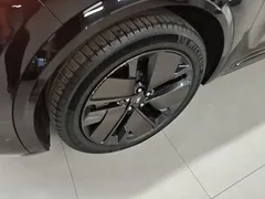 2025 Li Auto L9 Smart Refresh, чёрный — фото 23