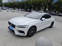 2022 Volvo S60 B4 Luxury, белый — фото 1