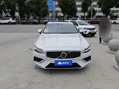 2022 Volvo S60 B4 Luxury, белый — фото 2