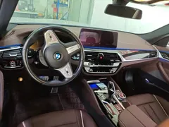2022 BMW 5 Series 525Li M Sport Package, белый — фото 5
