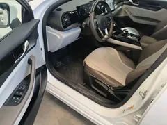 2024 BYD Qin PLUS Honor DM-i PHEV 55km Leading, белый — фото 16