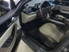 2024 BYD Qin PLUS Honor DM-i PHEV 55km Leading — фото 16
