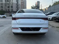 2023 BYD Qin PLUS Champion DM-i PHEV 55KM Leading, белый — фото 13