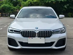 2022 BMW 5 Series 525Li M Sport Package, белый — фото 2