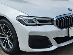 2022 BMW 5 Series 525Li M Sport Package, белый — фото 6
