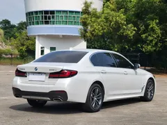 2022 BMW 5 Series 525Li M Sport Package, белый — фото 14