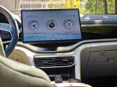 2024 BYD Song PLUS Glory DM-i PHEV 150km Flagship Plus 5G, белый — фото 13