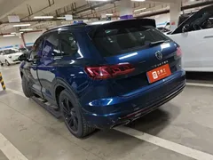 2021 Volkswagen Touareg 3.0TSI Black Sport Package, синий — фото 10